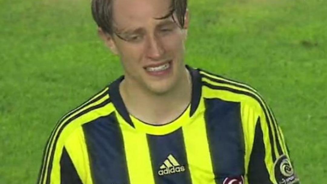 İşte futbolda gözyaşların tutulamadığı ve tarihe geçen karelerden bazıları;
 