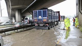 Trabzon'da sağanak hayatı olumsuz etkiledi