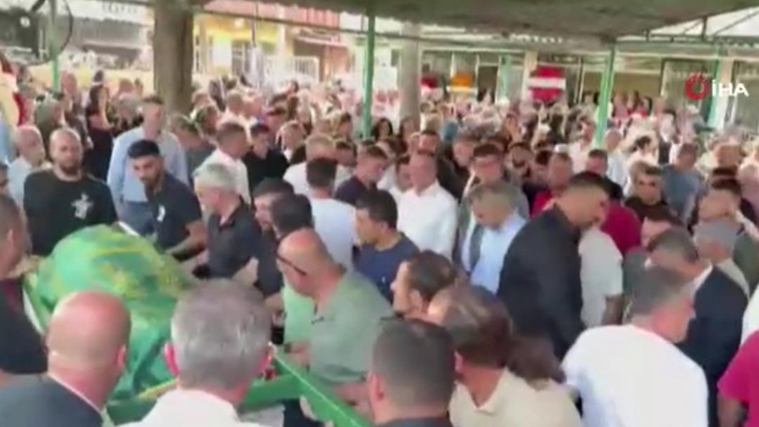 Asansör kazasında hayatını kaybeden genç anne toprağa verildi 1