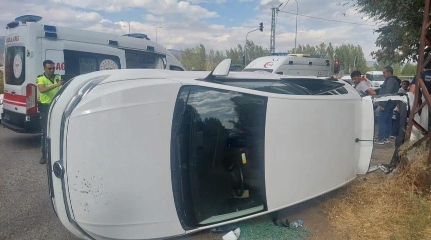 Bingöl’de iki otomobil çarpıştı, 5 kişi yaralandı