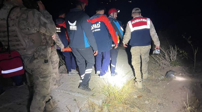 Tunceli’de kayalıklardan düşen kadın kurtarıldı