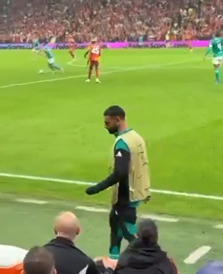 Mohammed Salah'ın RAMS Park'ta zor anları! Isınmak için kenara geldiği an dayanamayıp yedek kulübesine gitti G1