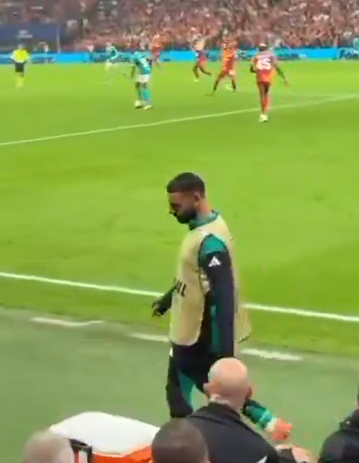 Mohammed Salah'ın RAMS Park'ta zor anları! Isınmak için kenara geldiği an dayanamayıp yedek kulübesine gitti G2