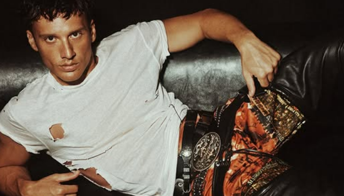 Edis'in sahne tarzı gündemde! Pantolonu dikkat çekti, ünlü türkücü sert çıktı