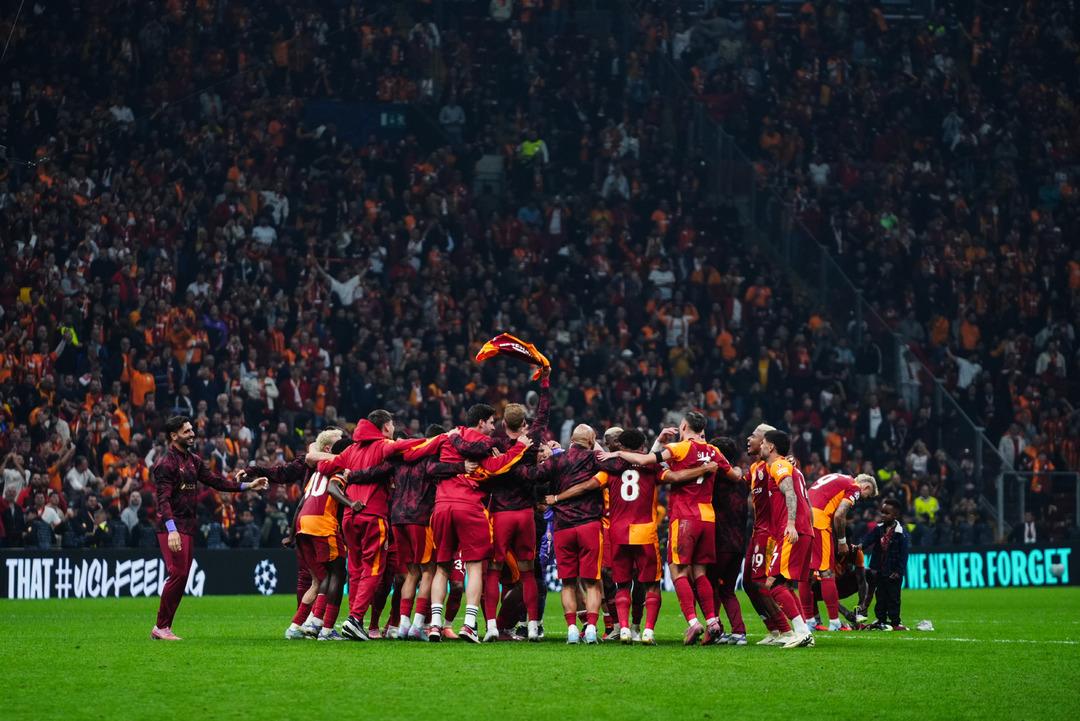 Galatasaray ın tarihi zaferi dünya basınında manşetleri süsledi!  Liverpool diz çöktü  1