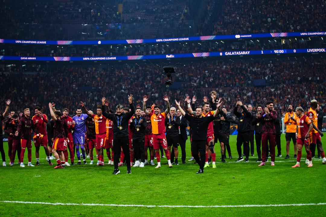 Galatasaray ın tarihi zaferi dünya basınında manşetleri süsledi!  Liverpool diz çöktü  2