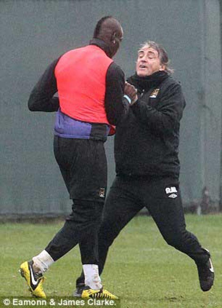 Balotelli bunu da yaptı! G3