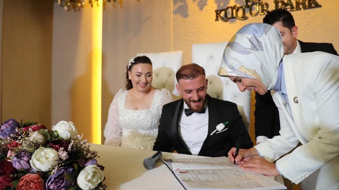 Güncellenen evlilik kredisi başvuruları başladı! Genç çiftlere faizsiz destek artıyor: 250 bin liraya kadar çıkıyor 1