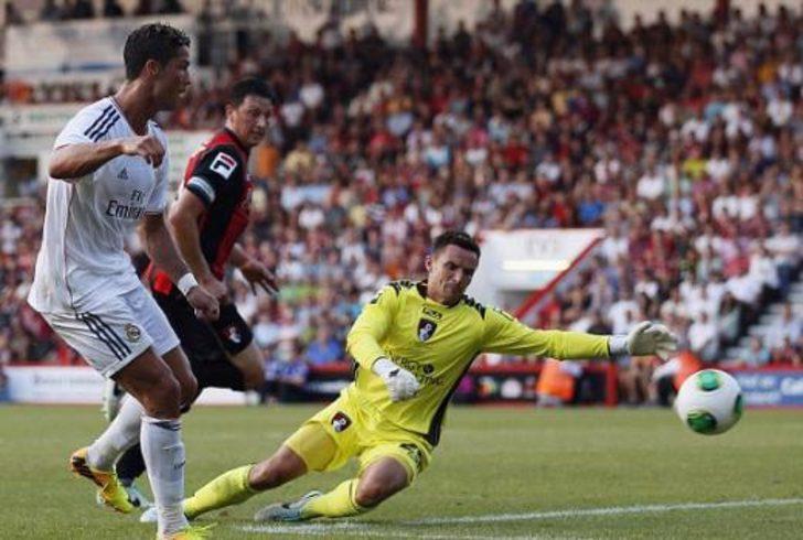 Ronaldo'nun frikiği taraftarın bileğini kırdı G4