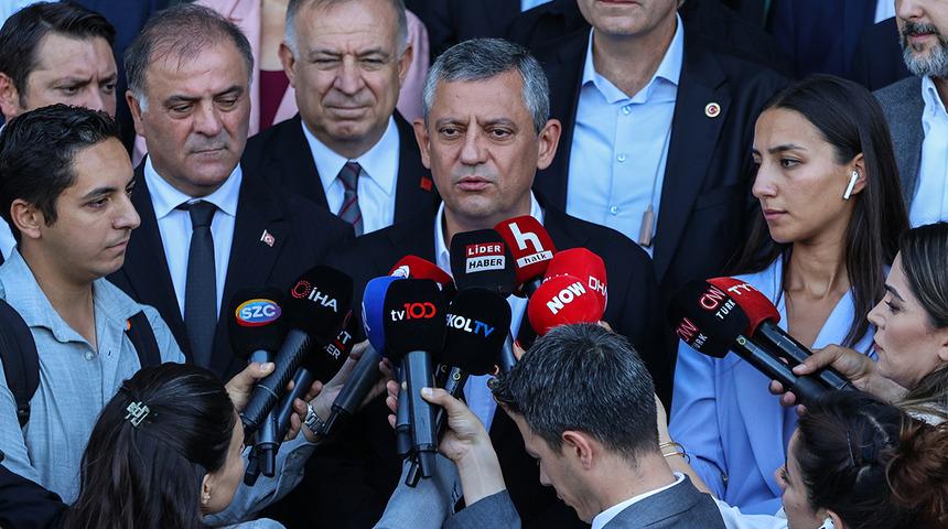 Özgür Özel'den dikkat çeken ‘meşruiyet’ çıkışı: Milletten alınır, Trump'tan değil