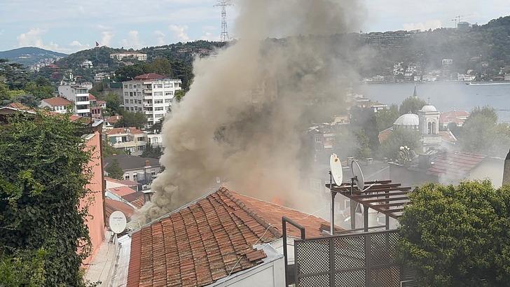Gökyüzünü kara duman kapladı! Beşiktaş'ta çıkan yangın yoğun uğraşlar sonucu söndürüldü: 5 binada hasar G1