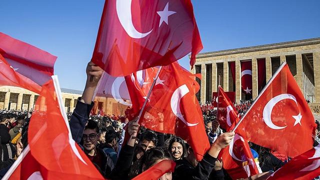 Cumhuriyet Bayramı coşkusu yaklaşıyor: 28 Ekim yarım gün mü, 29 Ekim tam gün tatil mi?