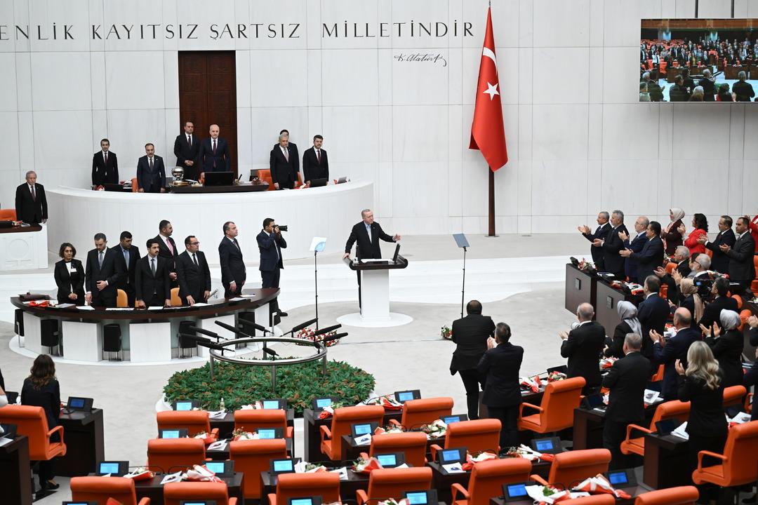 Son dakika | TBMM kürsüsünde Cumhurbaşkanı Erdoğan dan dejavu çıkışı! CHP sıraları boş kaldı, o vekiller ayakta karşıladı 2