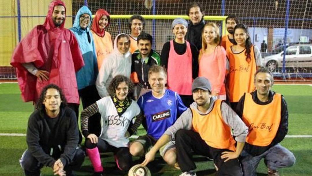 Kızlı erkekli halı saha