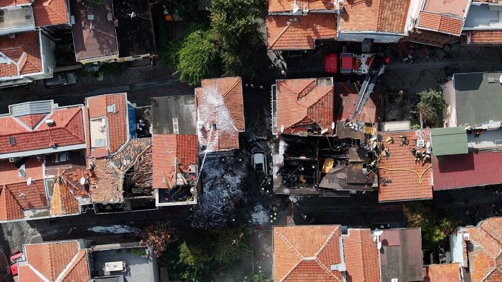Gökyüzünü kara duman kapladı! Beşiktaş'ta çıkan yangın yoğun uğraşlar sonucu söndürüldü: 5 binada hasar G5