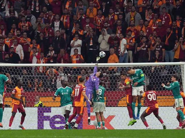 Galatasaray'ın tarihi bir zafer aldığı Liverpool'da Chelsea maçı hazırlıkları sürpriz bir adreste gerçekleşti! İstanbul ekibi tesislerini açtı...