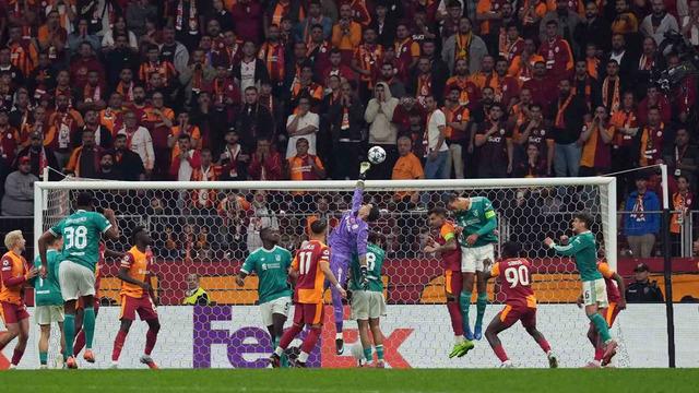 Galatasaray'ın tarihi bir zafer aldığı Liverpool'da Chelsea maçı hazırlıkları sürpriz bir adreste gerçekleşti! İstanbul ekibi tesislerini açtı...