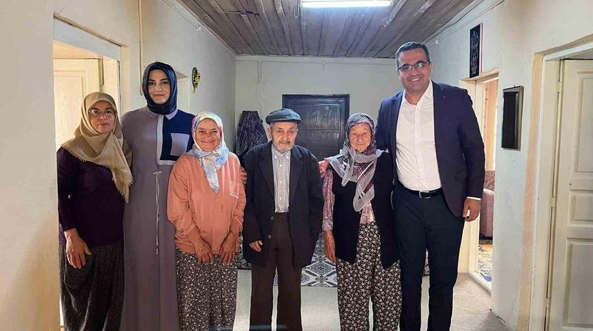 Sarıgöl Kaymakamı Dalak’dan Yaşlılar Günü sürprizi