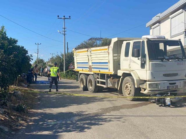 Kamyonun altında kalan genç sürücü hayatını kaybetti 1