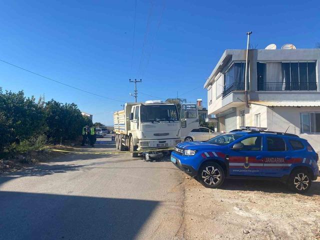 Kamyon Motosiklet Çarpışması Serik Tragically Claims Life