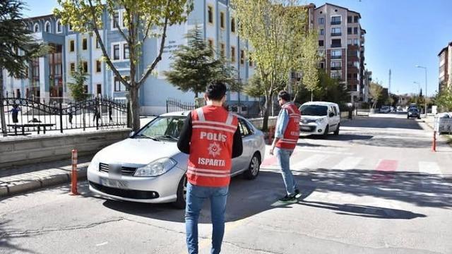 Isparta’da okul önleri ve kalabalık alanlarda denetim