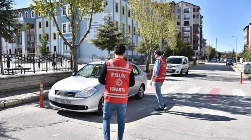 Isparta'da okul önleri ve kalabalık alanlarda denetim