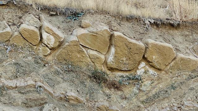 Yüksekova'da gizemli buluntu heyecanı: Esnaf tarihçilere çağrı yaptı