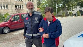 Balkondan girdiği evlerden 70 bin liralık eşya çalan hırsız tutuklandı