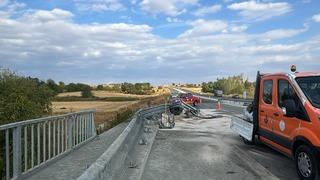 Kırklareli'nde tır dereye düştü sürücü yaralandı