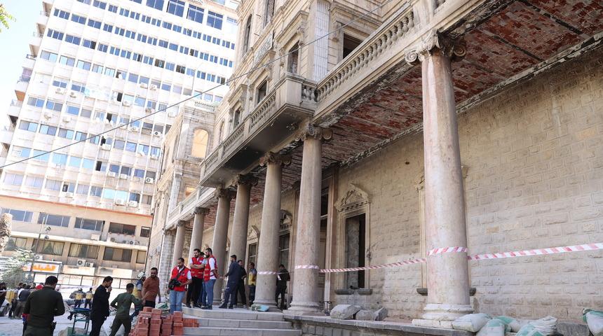 Suriye'nin başkenti Şam'da İçişleri Bakanlığının eski binasında çökme