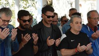 Ünlü oyuncu Uraz Kaygılaroğlu'nun acı günü: Babaannesini son yolculuğuna uğurladı