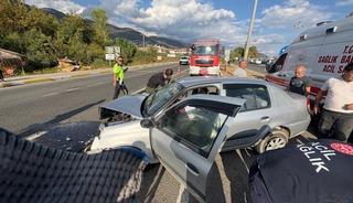 Balıkesir'de feci kaza! Otomobil kamyonla çarpıştı: 1 kişi hayatını kaybetti