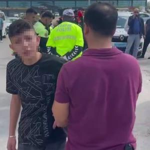 Patronunun aracını kaçırdı, polis ekiplerinden kaçtı! 14 yaşındaki sürücü gazetecileri tehdit etti