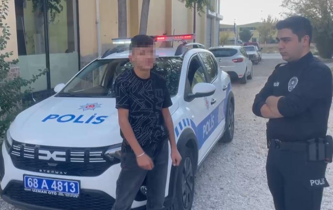 Patronunun aracını kaçırdı, polis ekiplerinden kaçtı! 14 yaşındaki sürücü gazetecileri tehdit etti 3