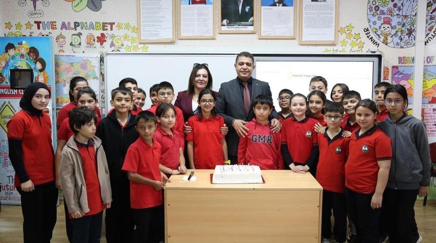 Sınıf başkanı sözünde durdu, seçim vaadini yerine getirdi