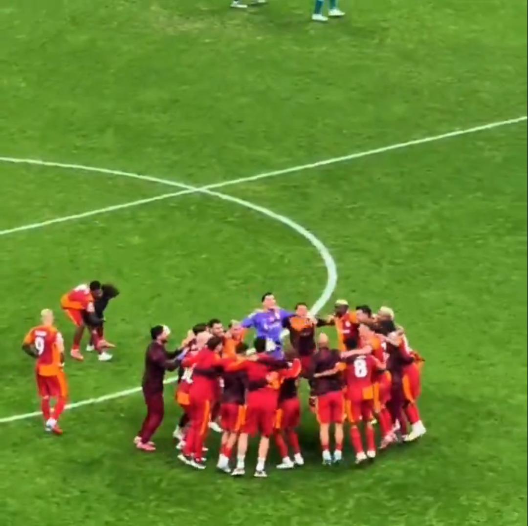 Galatasaray ın yıldız oyuncusu Mauro Icardi den Liverpool galibiyeti sonrası flaş hareket! Herkes şoke oldu... Sosyal medya çalkalandı 1