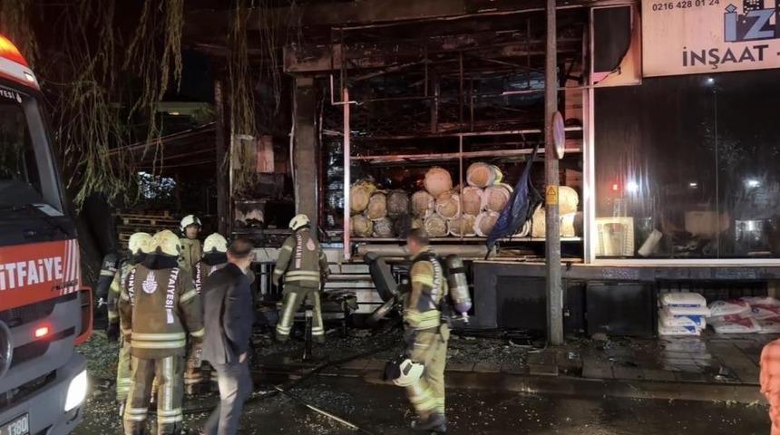 Ümraniye’de nalbur dükkanında çıkan yangın korkuttu