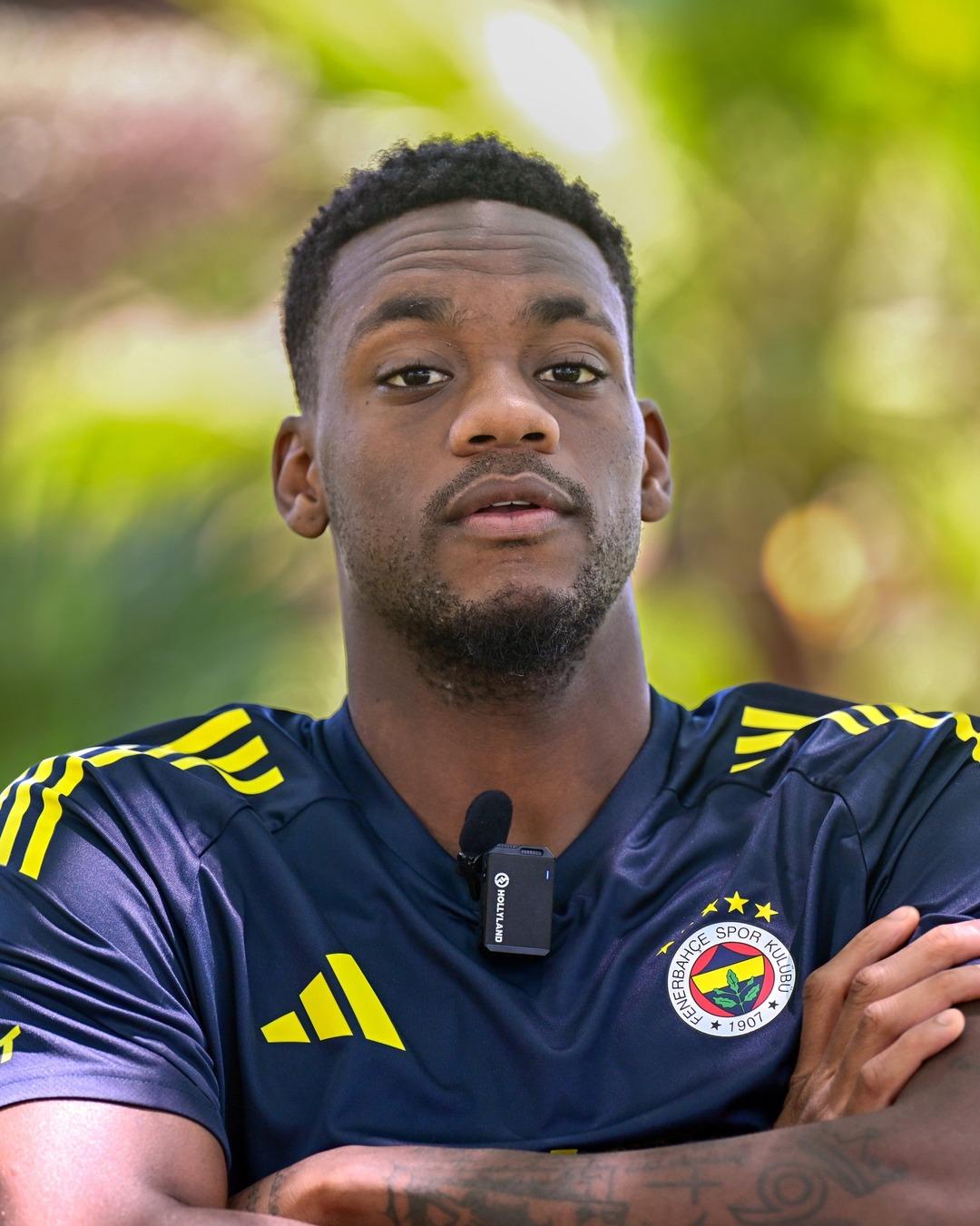 Fenerbahçe nin golcü oyuncusu Jhon Duran ın sözleşmesi için inanılmaz iddia! Özel sözleşme yapılmış... 1