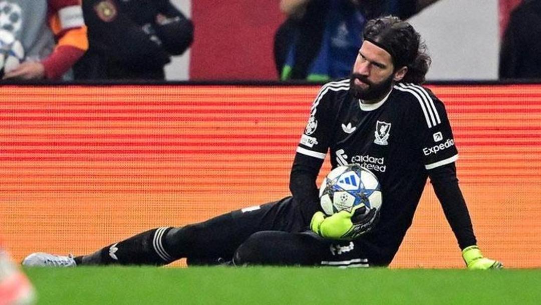 Galatasaray-Liverpool karşılaşmasında sakatlanan 3 oyuncunun sağlık durumları belli oldu! Alisson Becker den İngiliz ekibine kötü haber geldi... 1