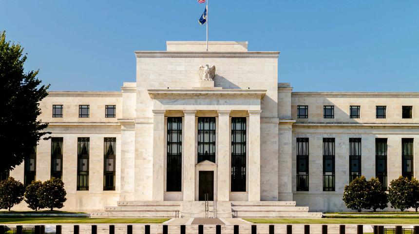 Trump'ın kovulmasını istediği Cook görevine devam edecek