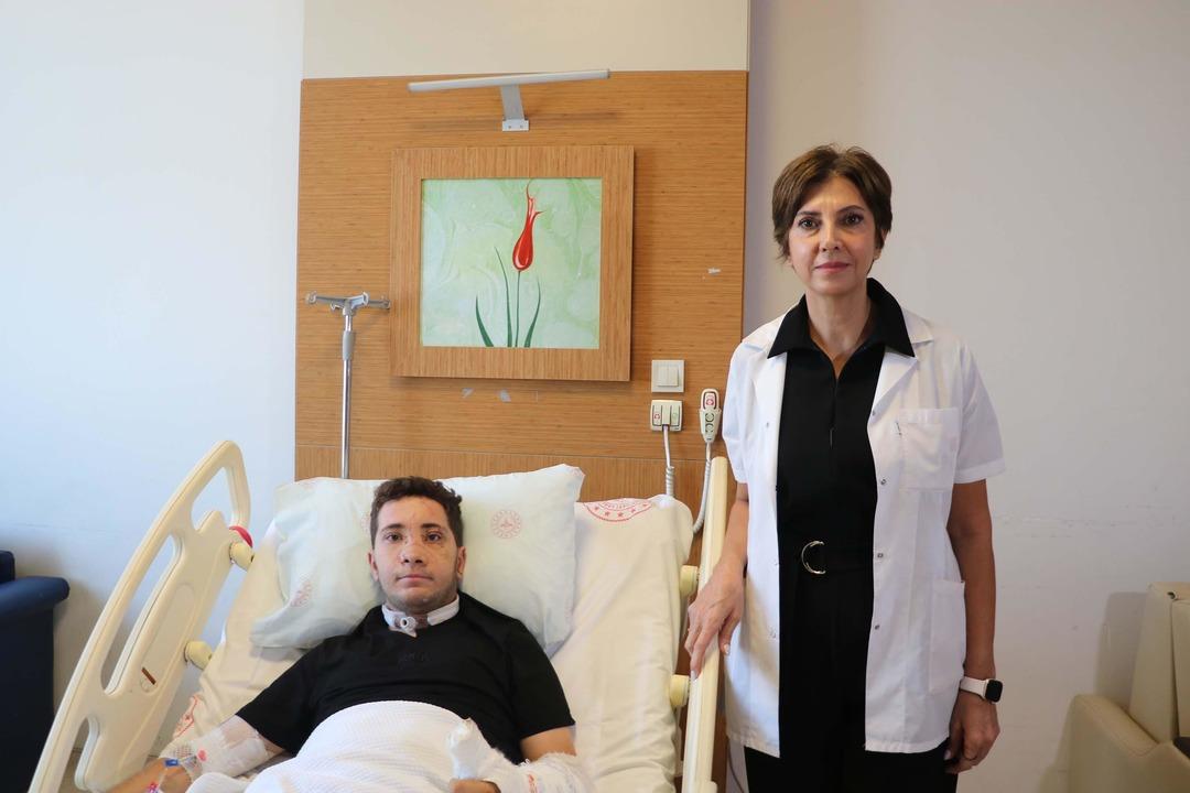 İzmir’de mucize kurtuluş... Yüzde 90 ölüm riski vardı: Kazada burnu kopma noktasına gelen genç hayata tutundu 4