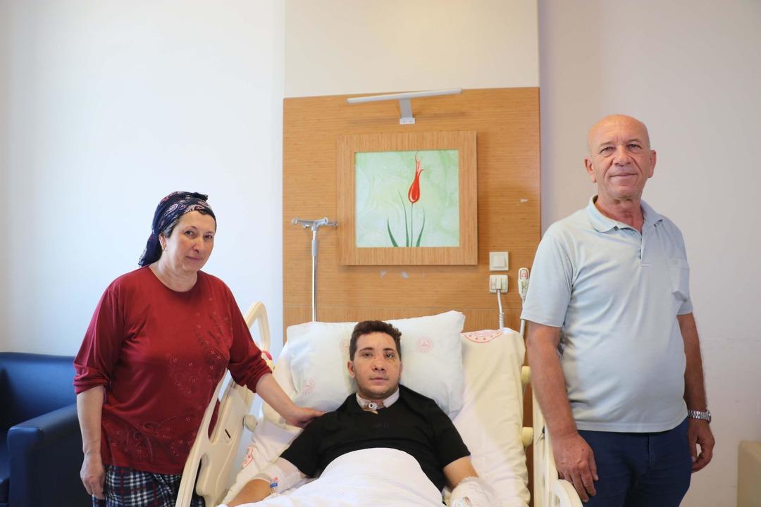 İzmir’de mucize kurtuluş... Yüzde 90 ölüm riski vardı: Kazada burnu kopma noktasına gelen genç hayata tutundu 5