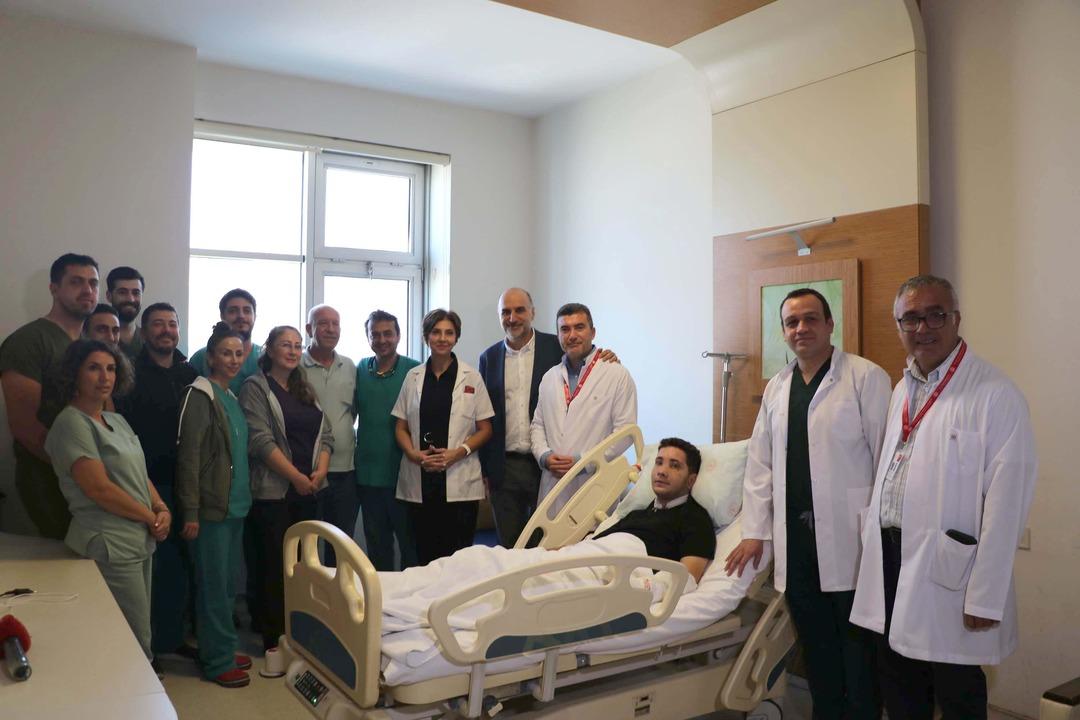 İzmir’de mucize kurtuluş... Yüzde 90 ölüm riski vardı: Kazada burnu kopma noktasına gelen genç hayata tutundu 2