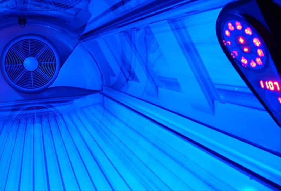 Tamamen soyunup giriliyor: Yasaklanması isteniyor! En tehlikeli cilt kanserine sürüklüyor 1