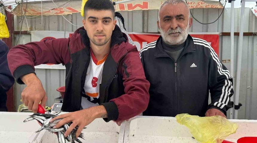 Zonguldak’ta hamsinin fiyatı 100 liraya düştü