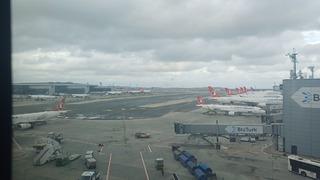 İstanbul'da fırtına alarmı! Uçaklar inemedi... Dikkat çeken uyarı: 'Devam edecek'