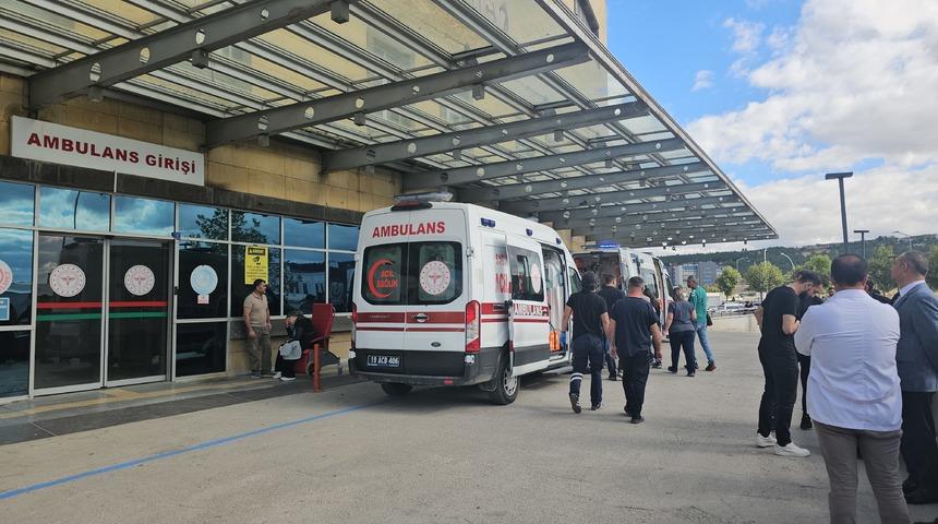 Gıda zehirlenmesi şüphesiyle 12 öğrenci hastaneye kaldırıldı