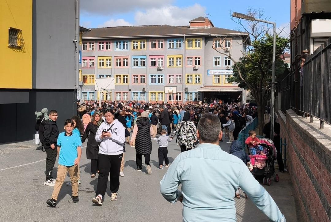SON DAKİKA | İstanbul da hissedilen deprem! AFAD duyurdu: 5.0 büyüklüğünde merkez üssü Marmara Denizi 3