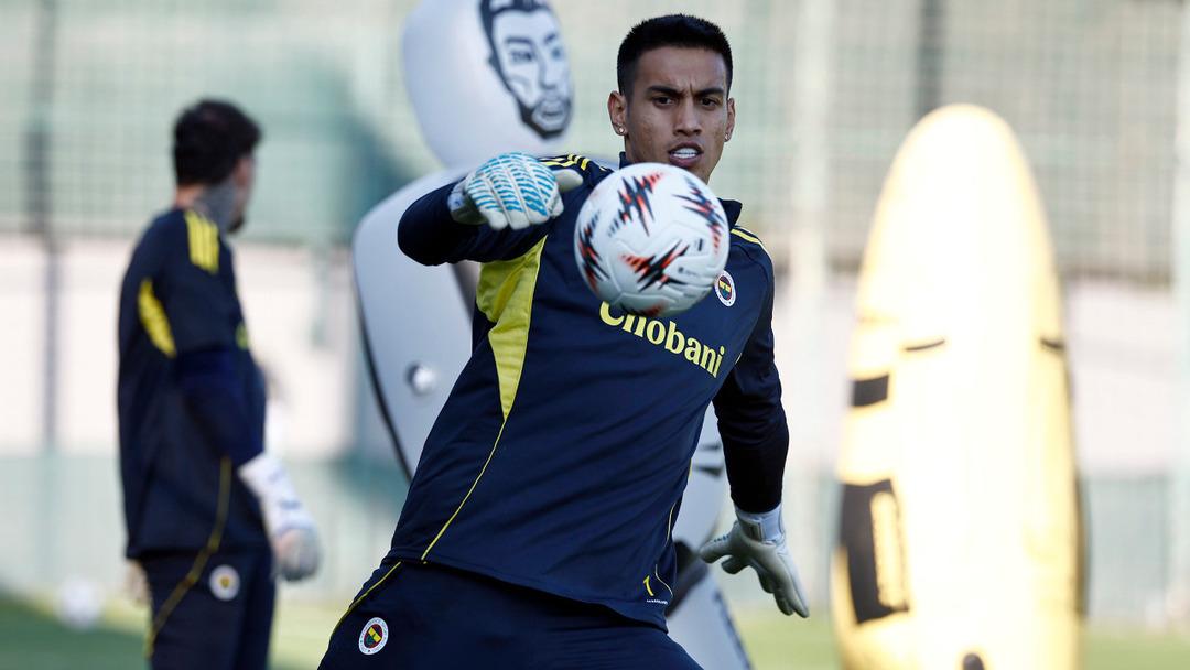 Fenerbahçe de Nice maçı öncesi beklenmedik sakatlık! Milli ismin sağ ayak başparmağında kırık meydana geldi... 2