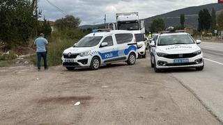 Tokat'ta uygulama noktasında kaçan göçmen konteyner altında yakalandı